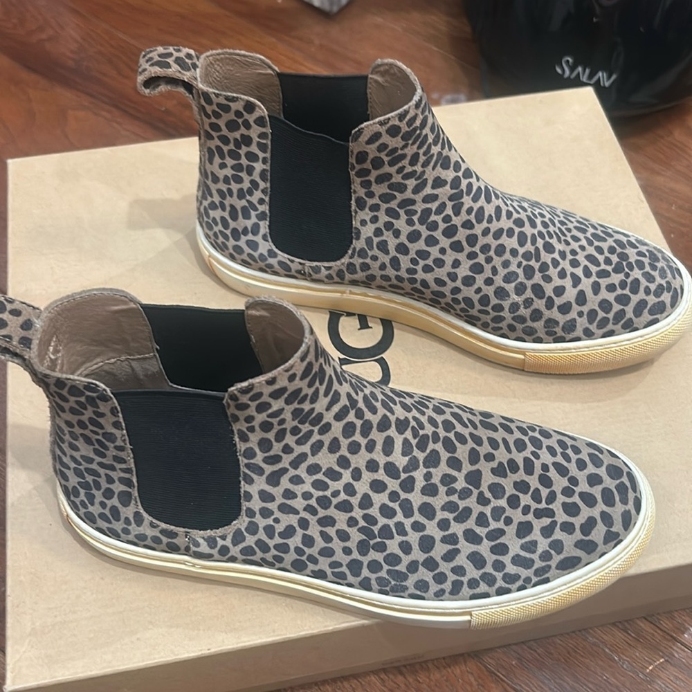 Leopard print suede casual shoes by Chocolat Blu.
